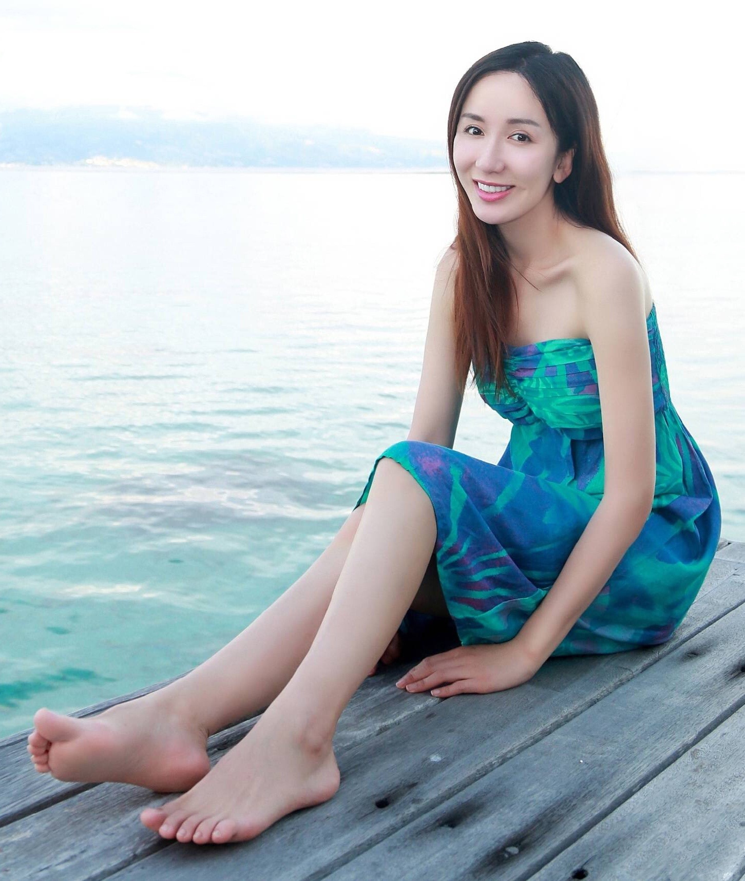 娄艺潇海南租房1个月15000 娄艺潇海南度假光jio玉足大长腿