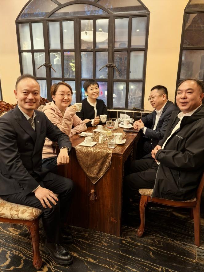 比亚迪销售五虎将！

12月24日，比亚迪集团公关处总经理李云飞发图并配文：比亚