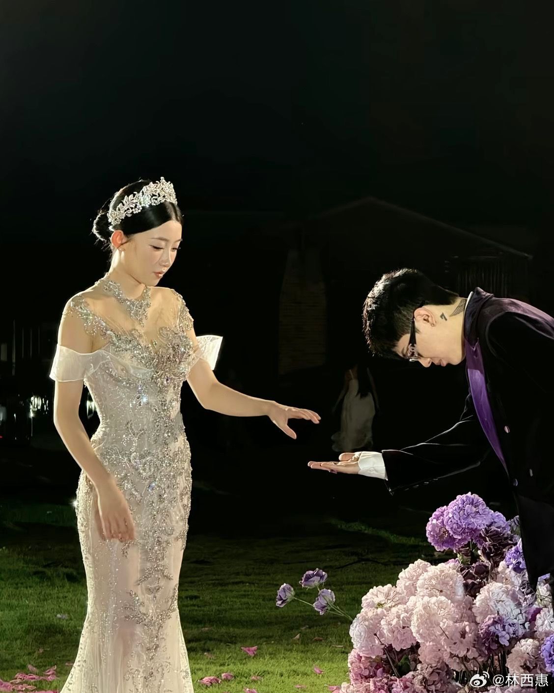 网友劝小伊伊别复合如果她为了家庭原谅了你，你就别再辜负爱情总是懵懂的好 陪你打拼