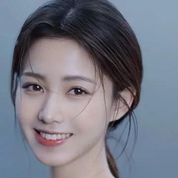 温柔笑靥，暖阳倾洒，美好时光秋日第一份暖阳 暖阳治愈瞬间 秋日温柔光影 暖阳照心