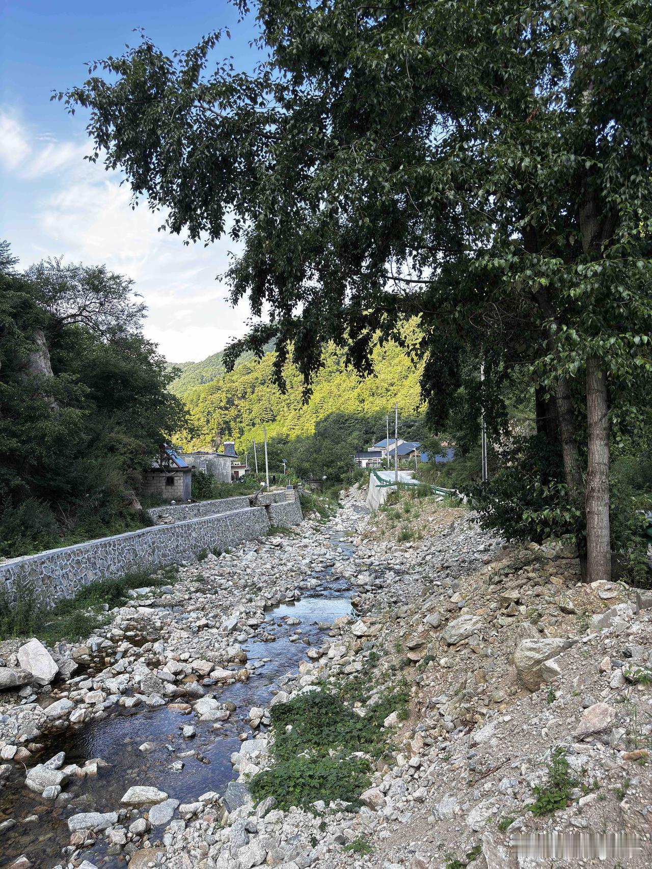 蓝田白岩沟西河随拍，这是7月25日拍的，八月5日，这里雨下的比较大，不知道现在道
