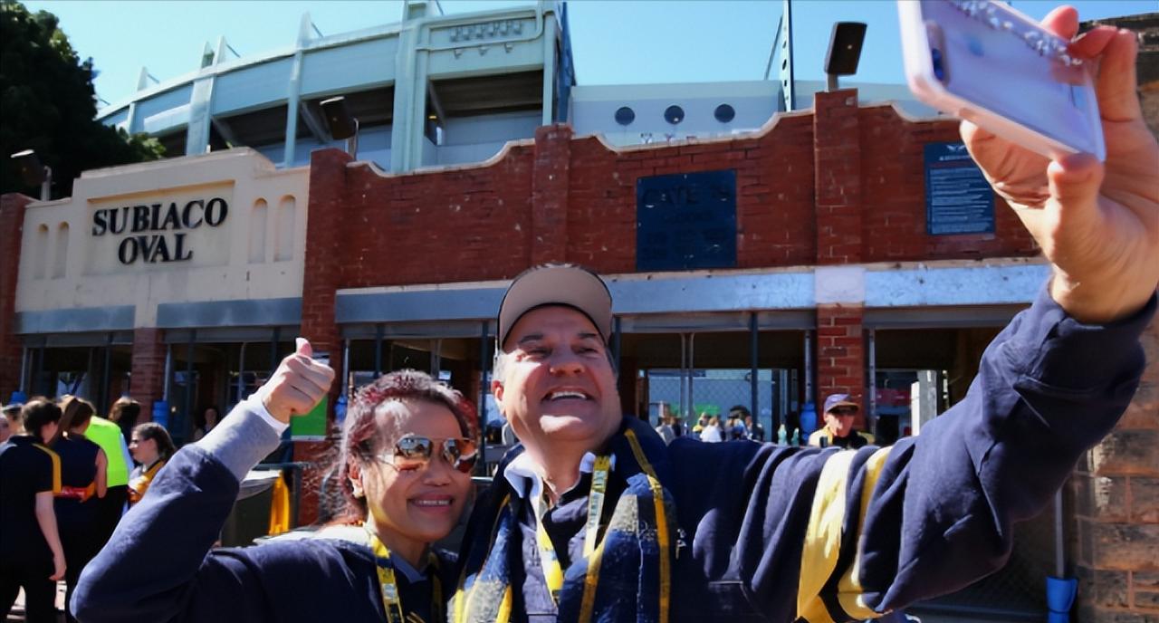 据了解，澳大利亚有这样一群华人，本来国内就是体制内退休特别是女同志，50岁后来到