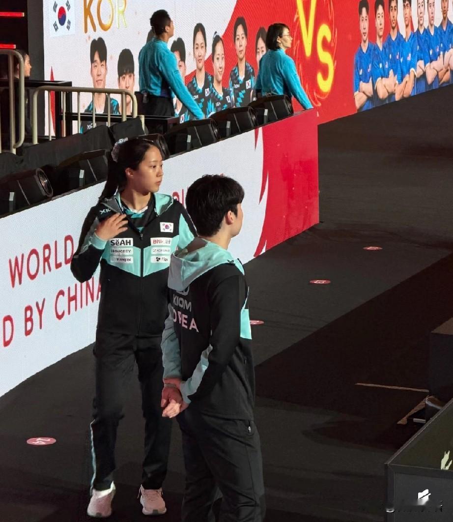 今天申裕斌和张禹珍休息了。
成都混团比赛，韩国队取得两连胜，已经锁定了小组赛的晋