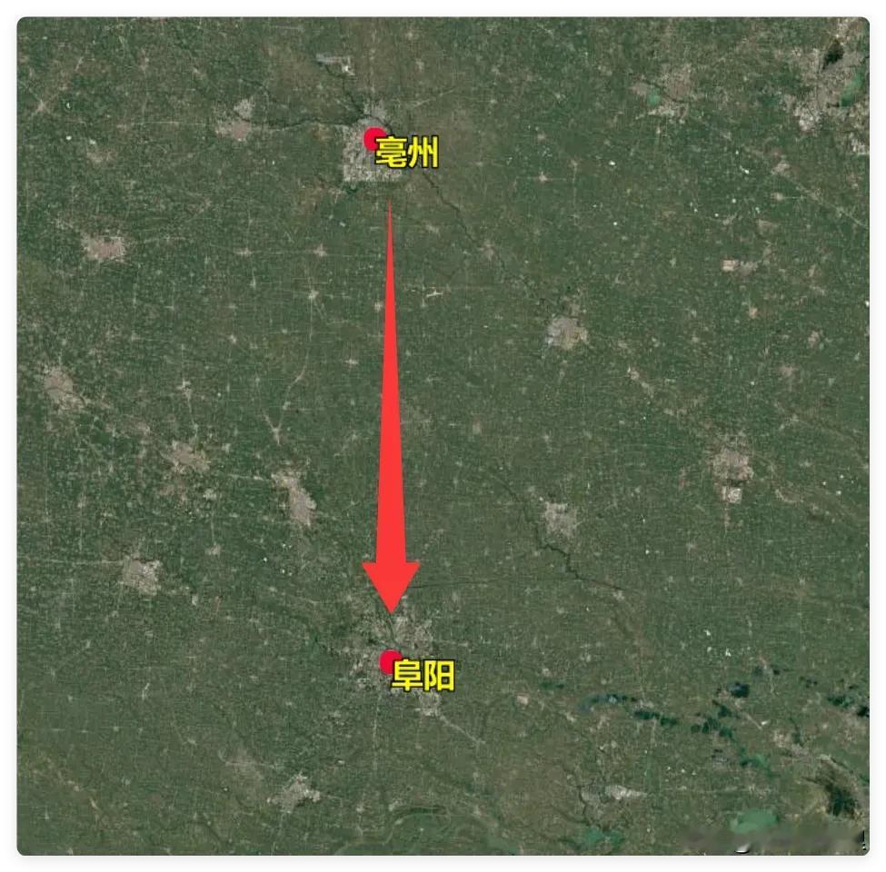 火车由安徽亳州进入安徽阜阳，看看霸气的城建，两城反差太意外了。

坐过皖北绿皮的