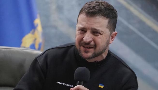 顿巴斯的红军城这会儿早不是啥战略要地的样子了，倒更像个被反复撕扯的“战场口袋”，