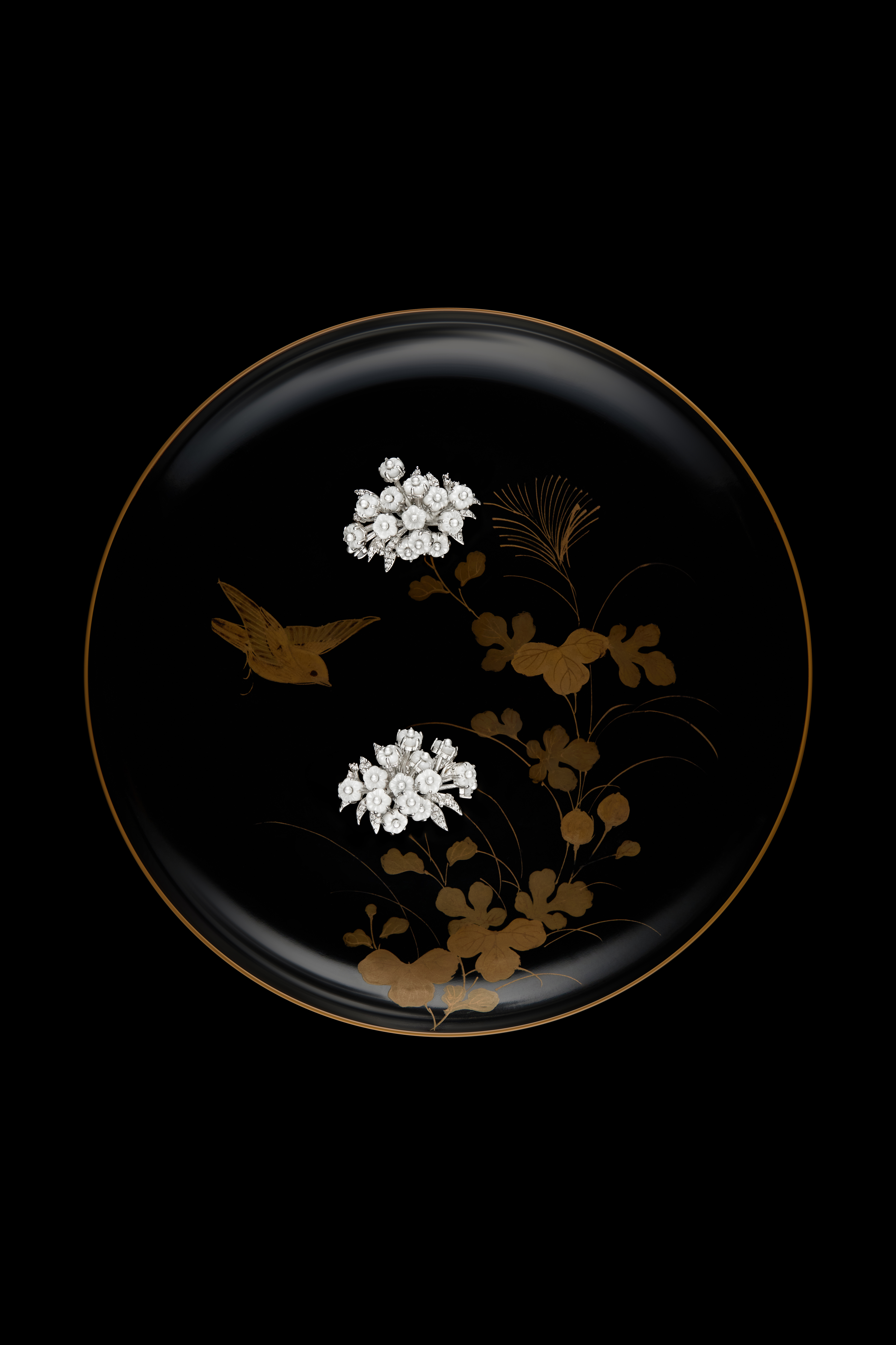 MOH Vision | 静谧私语全新「四时风物·莹光花境」系列，它安静地绽放，