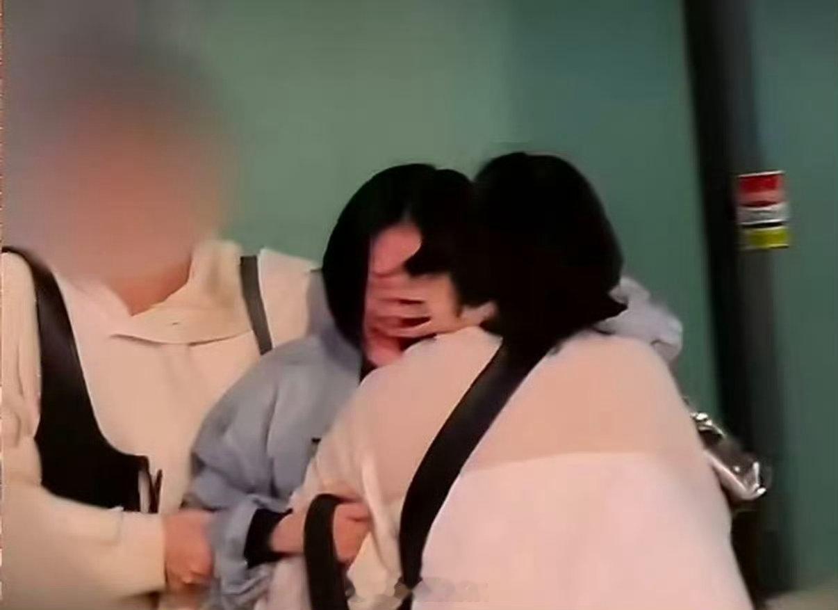 小S想姐姐了亲人的离去是一辈子的潮湿，何时何地想起那个最亲的家人还是会哭会流泪！