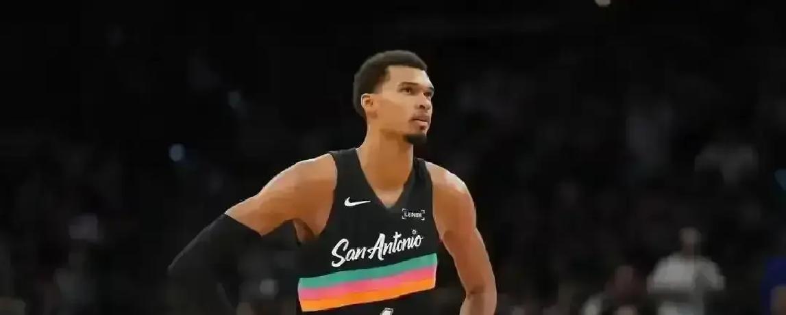 新规首日，亚历山大票数暴涨200%
 
新规生效第一天，雷霆后卫亚历山大在球员票