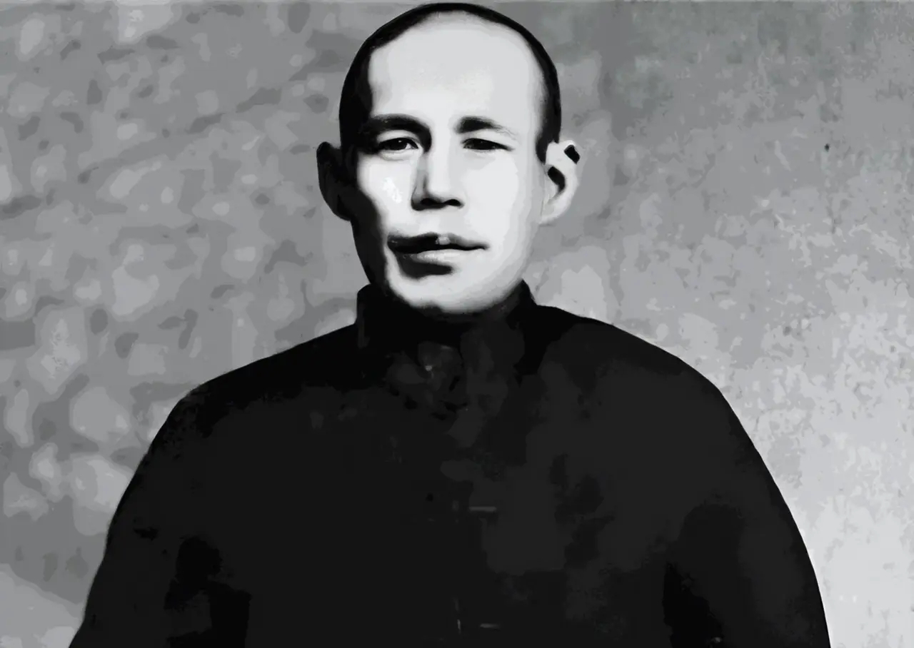 1934年，红二十五军3000多人被国军包围在卢氏县，被挑着担子的卖货郎陈廷贤救