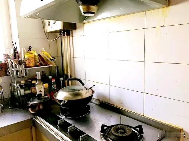 奉劝已婚女人，如果是跟家公家婆住在一起的。能不插手多嘴的事就别去管，让他们慢慢去