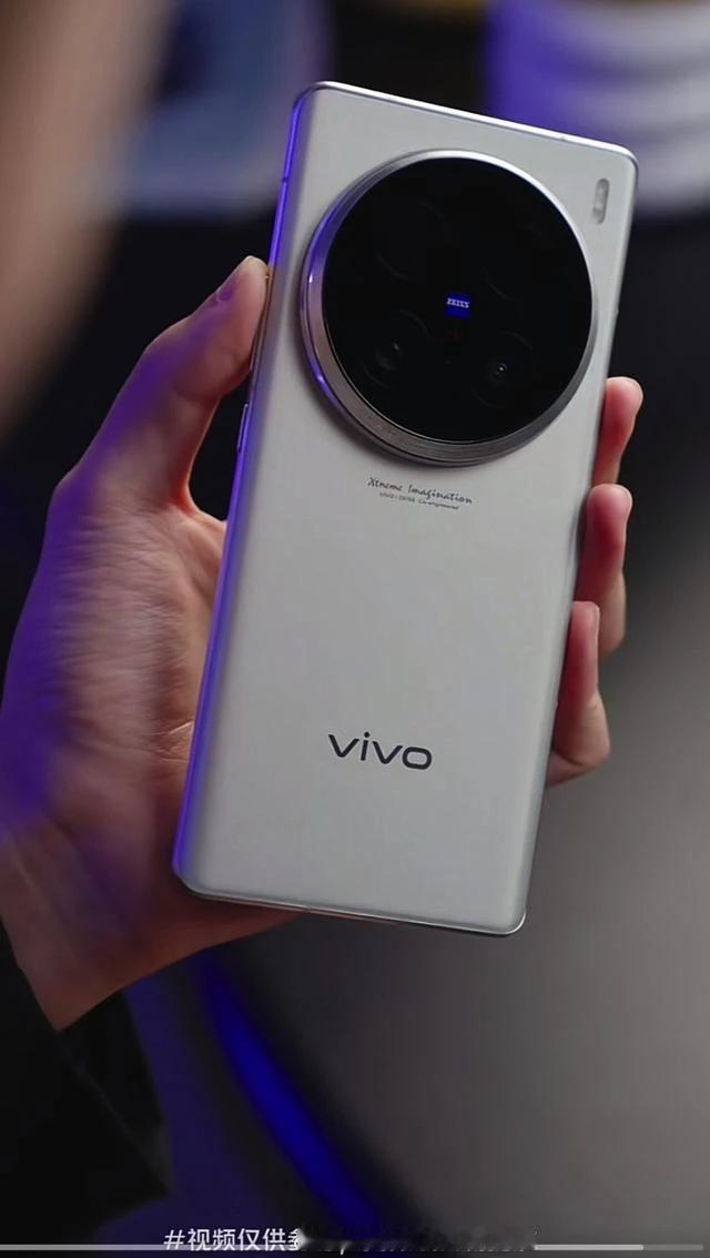 今天就是VIVO X100Ultra的发布会了，猜猜多少钱吧，我先来，6499元