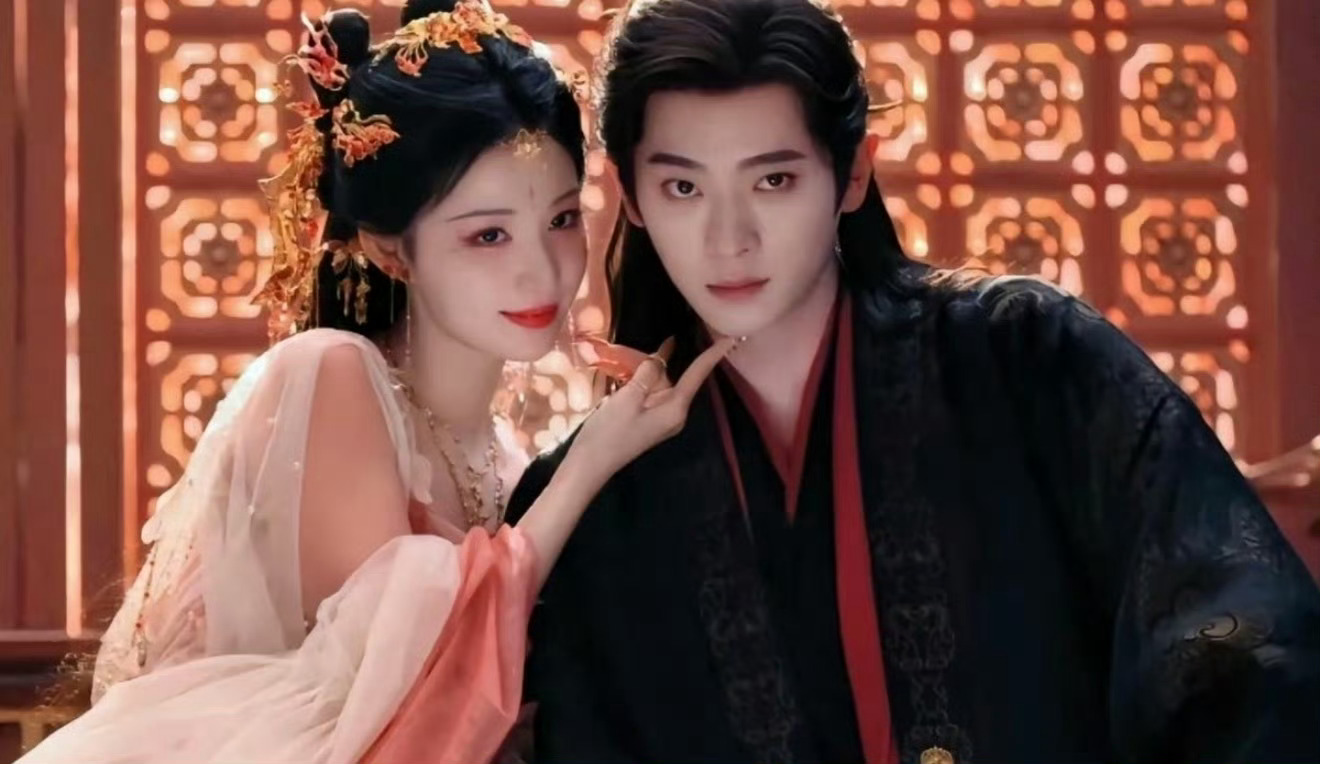 成何体统 癫剧追了4集了，王楚然和丞磊颜值过于顶了 