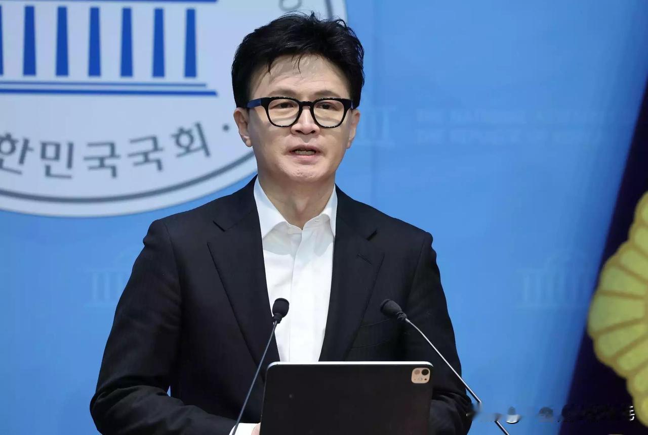 1月18日，韩国前国民力量党党首韩东勋在被开除党籍的压力下就党员留言板争议首度致