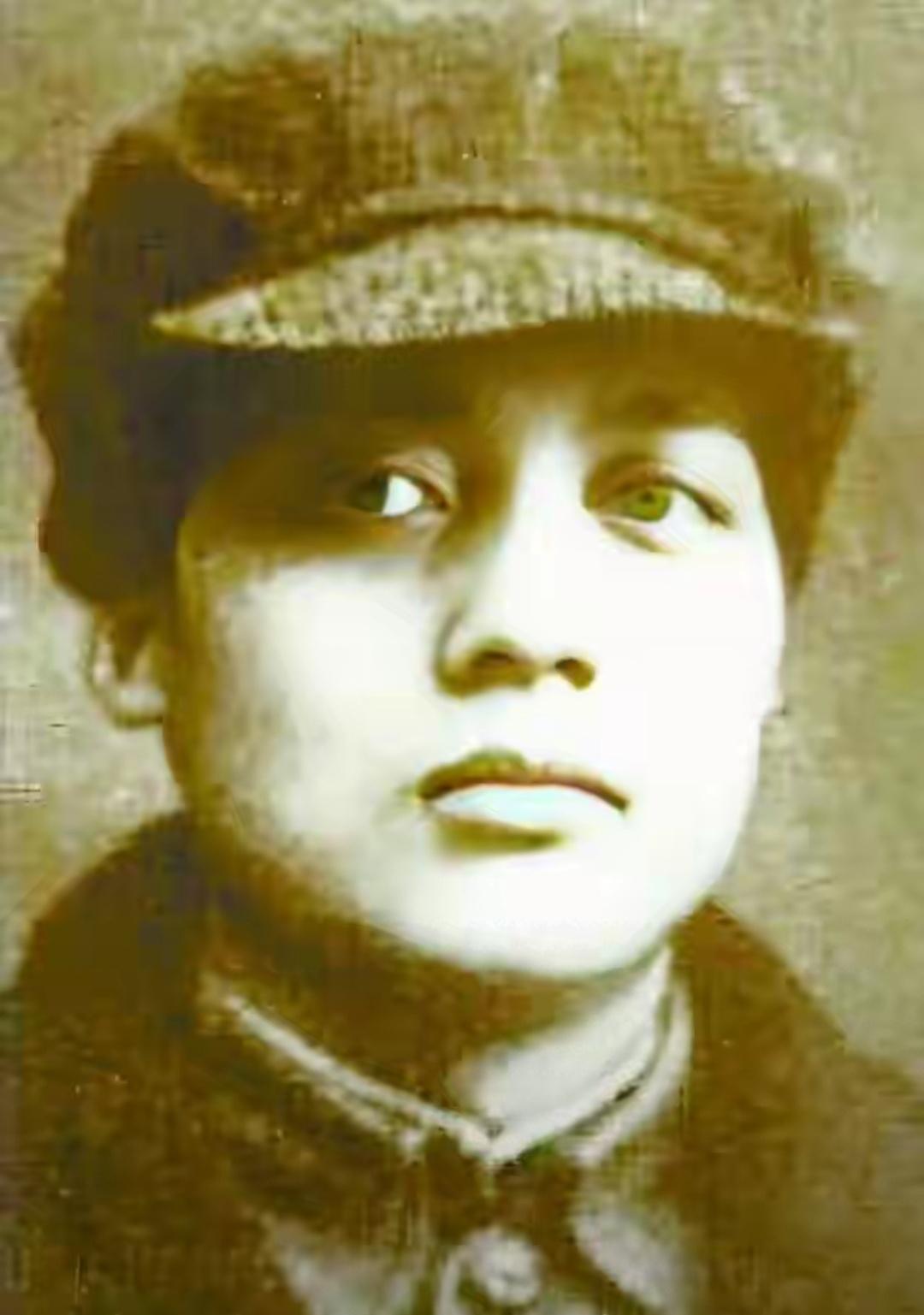 1955年大授衔后，毛主席低声感慨：泽覃还在毛家也会有一个将军。
 
1955年