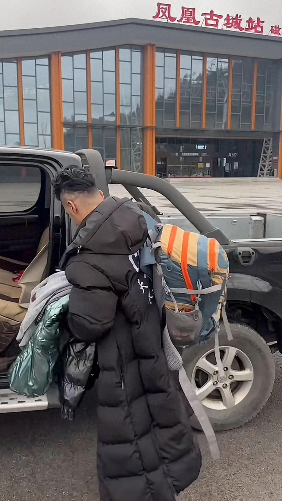 这是真爷们！湖南，一名伊朗男子在湘西教泰拳，在得知德黑兰的近况后，直接选择辞职，