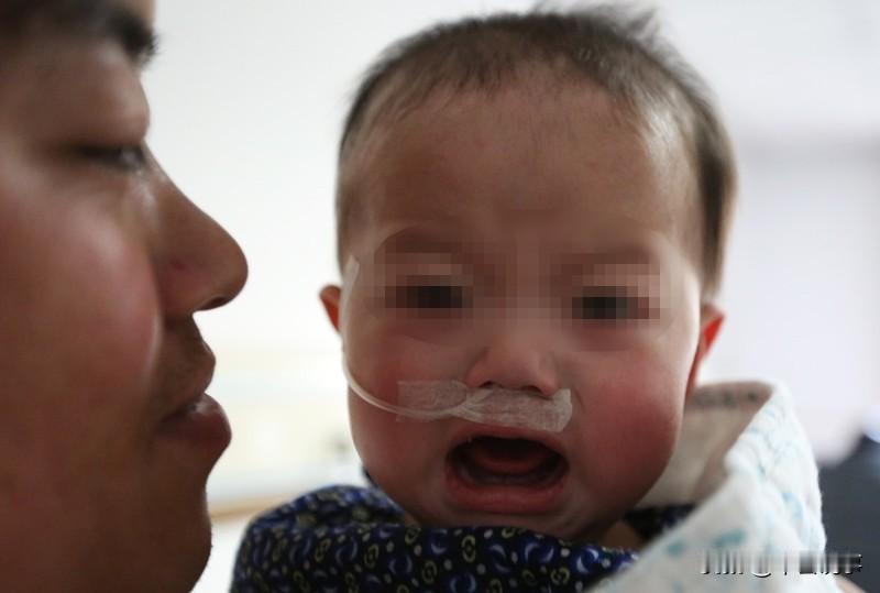 儿童误食危险品可太让人揪心了。之前有个8个月男童误服高锰酸钾，情况危急。高锰酸钾