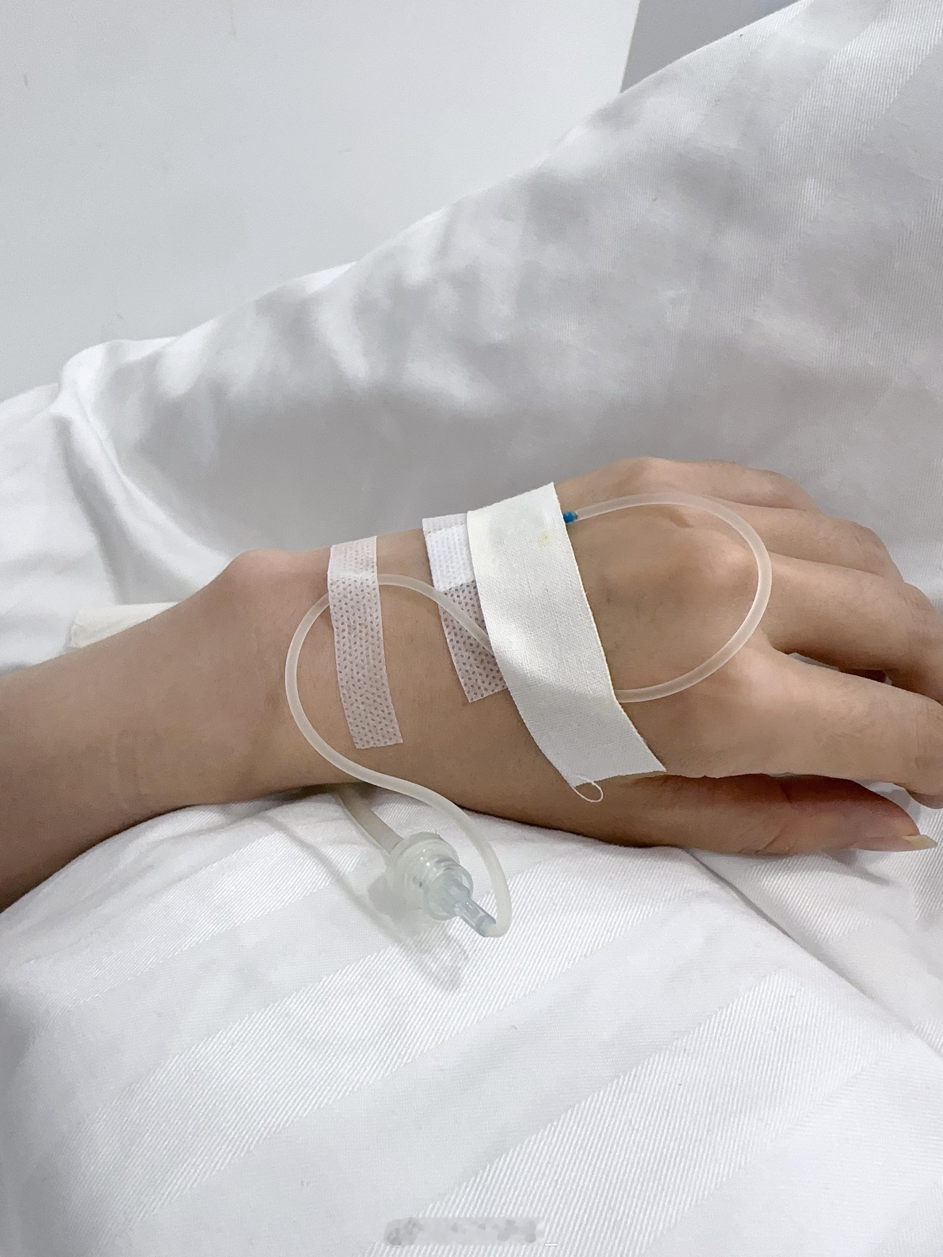 一早晨就烧到38℃在吊水的还有谁 ​​​