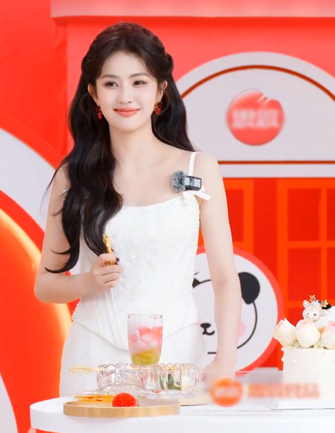 谁能拒绝白鹿用汤圆做的奶茶白鹿你是甜品界的天才吧！直播DIY的汤圆奶茶，渐变汤圆