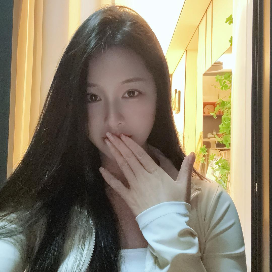 含雁用小姐姐