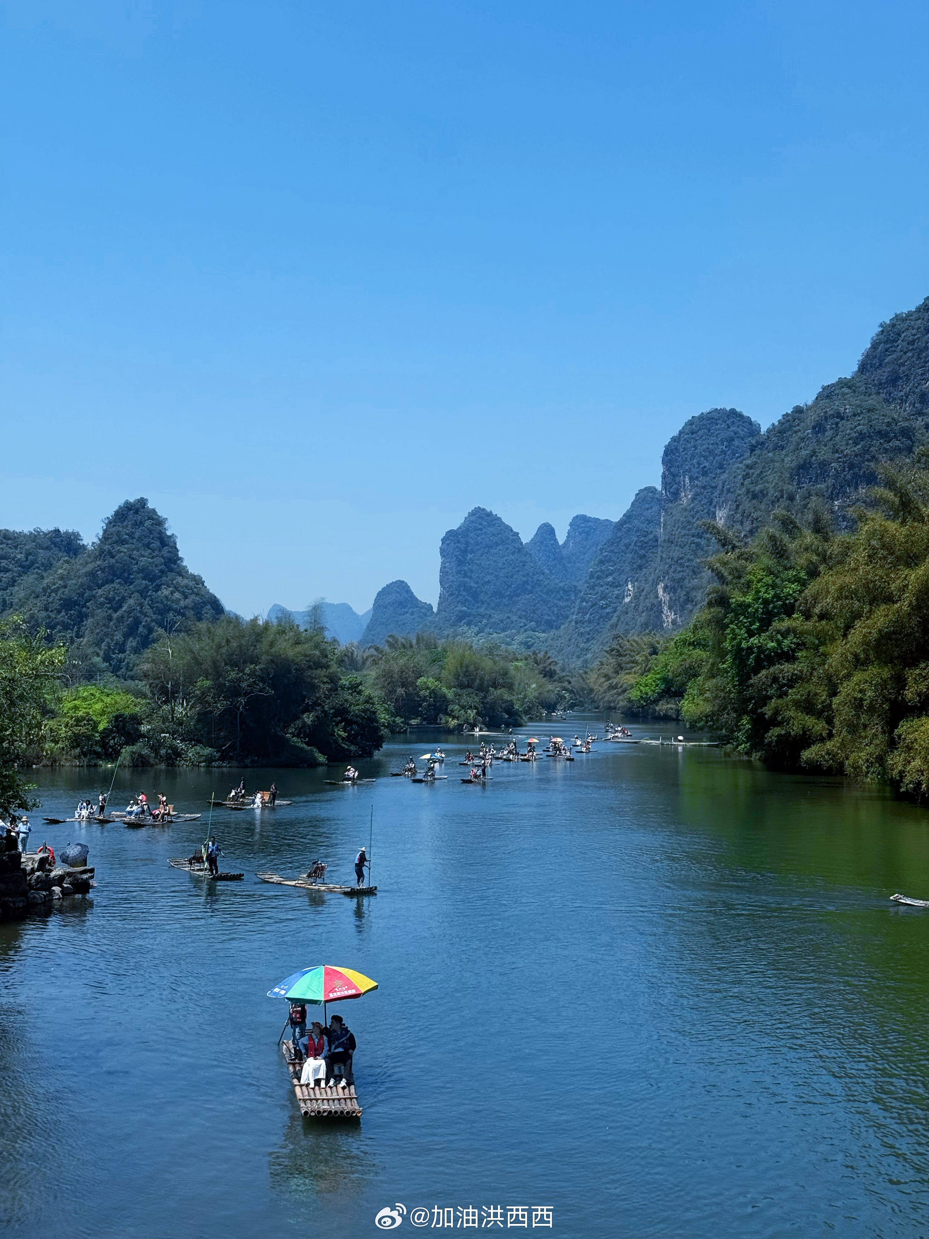 上一次来阳朔是来拍毕业作品，这次是和大学姐妹故地重游如果你们来阳朔一定要来划竹筏