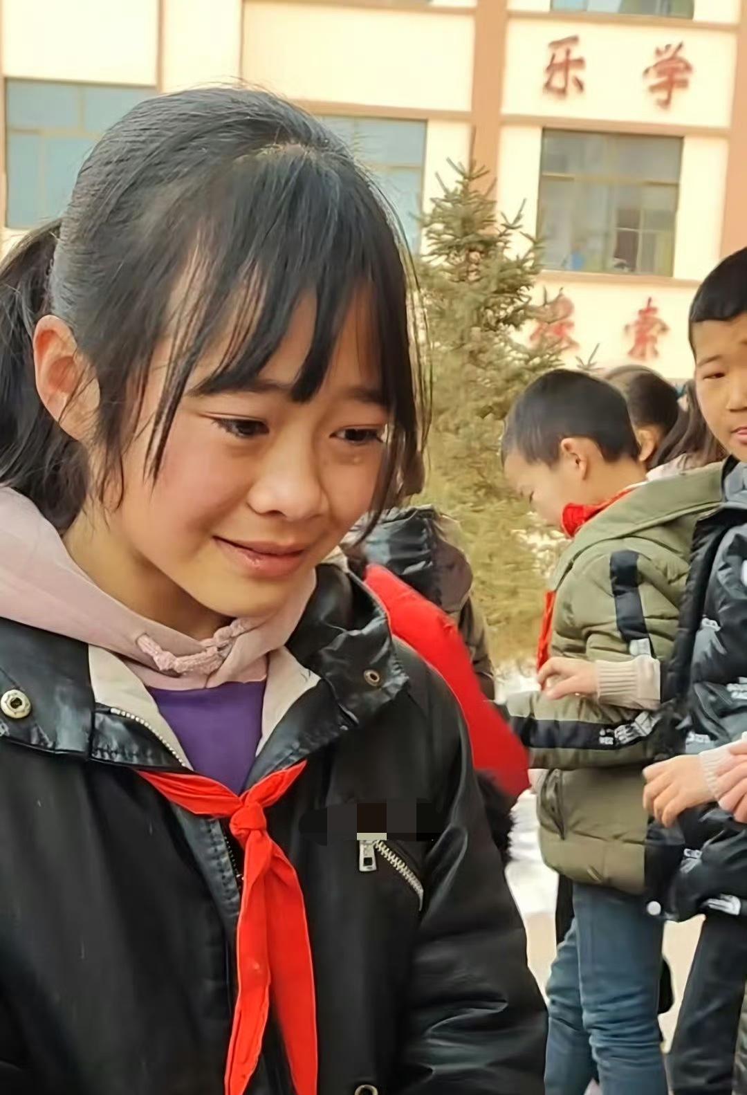 唯一的光亮无法为她指路，甘肃女孩选择离开人间，没有遗书，资助他的胡雷很伤心。13