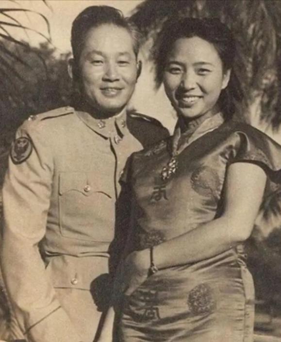 1951年，孙立人将军深夜搂住枕边人，手感不对，猛地开灯——“怎么是你？！”
竟
