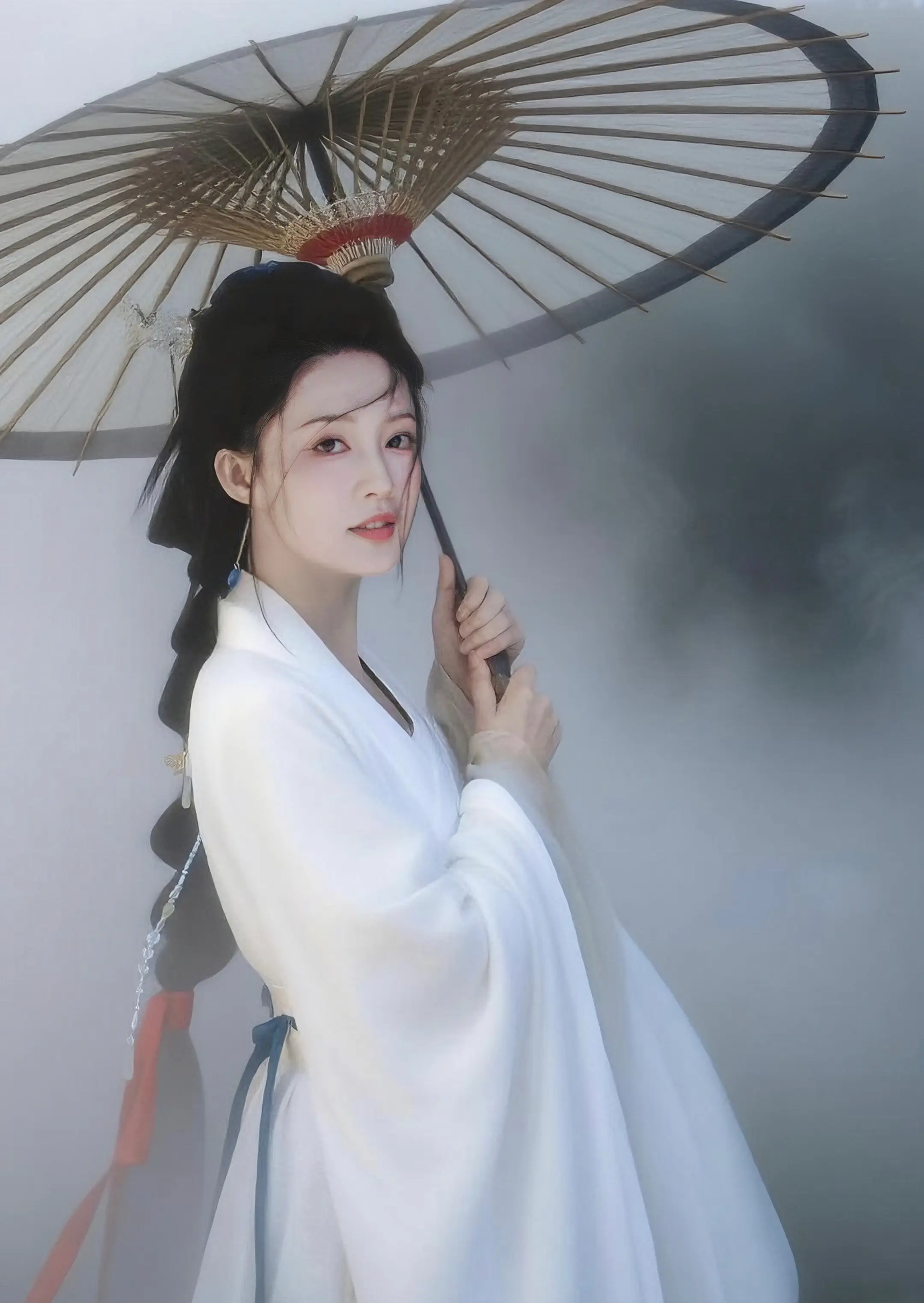 伞下余温犹存，仙子怎舍独赴云深？