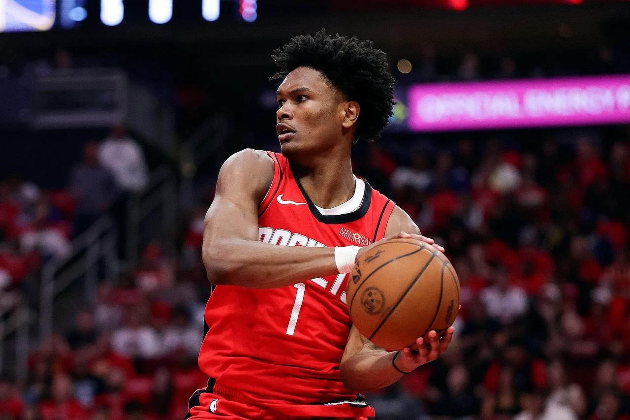 防守强硬！阿门13中5拿到14分7板2助3断

5月3日讯 NBA季后赛西部首轮