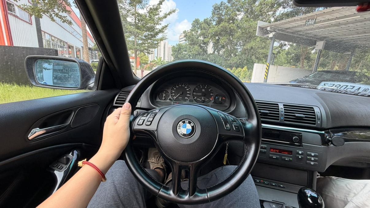 刚试完车，E46机械基本完工
330动力认真比其他版本好太多太多…
我E39的3