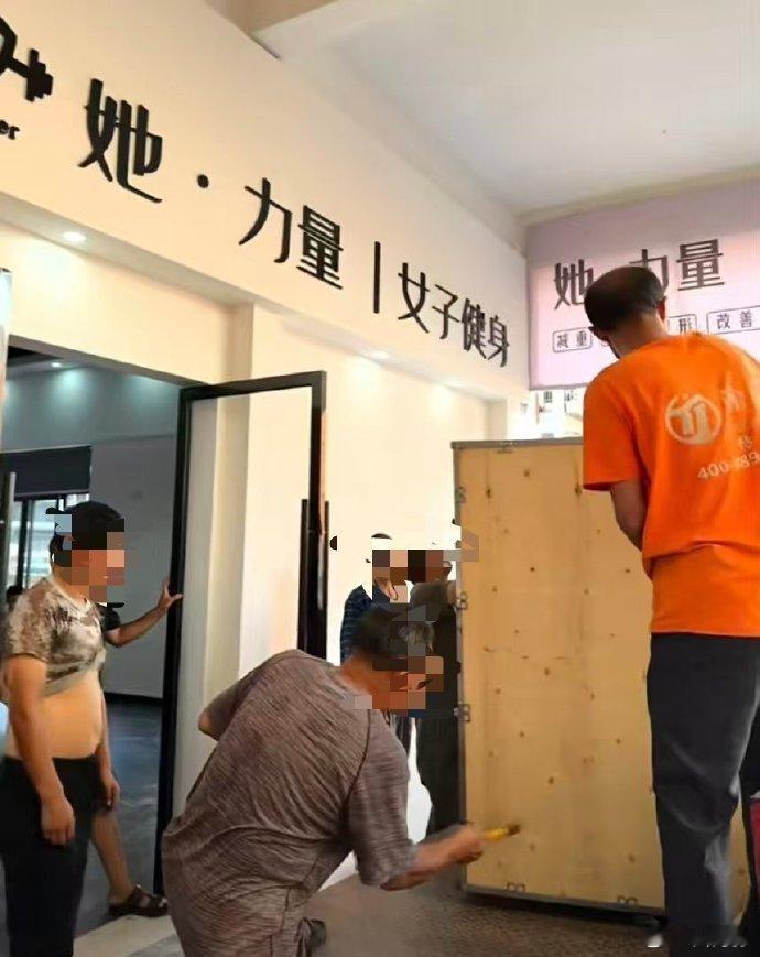 世界名画《全女健身房》 ​​​