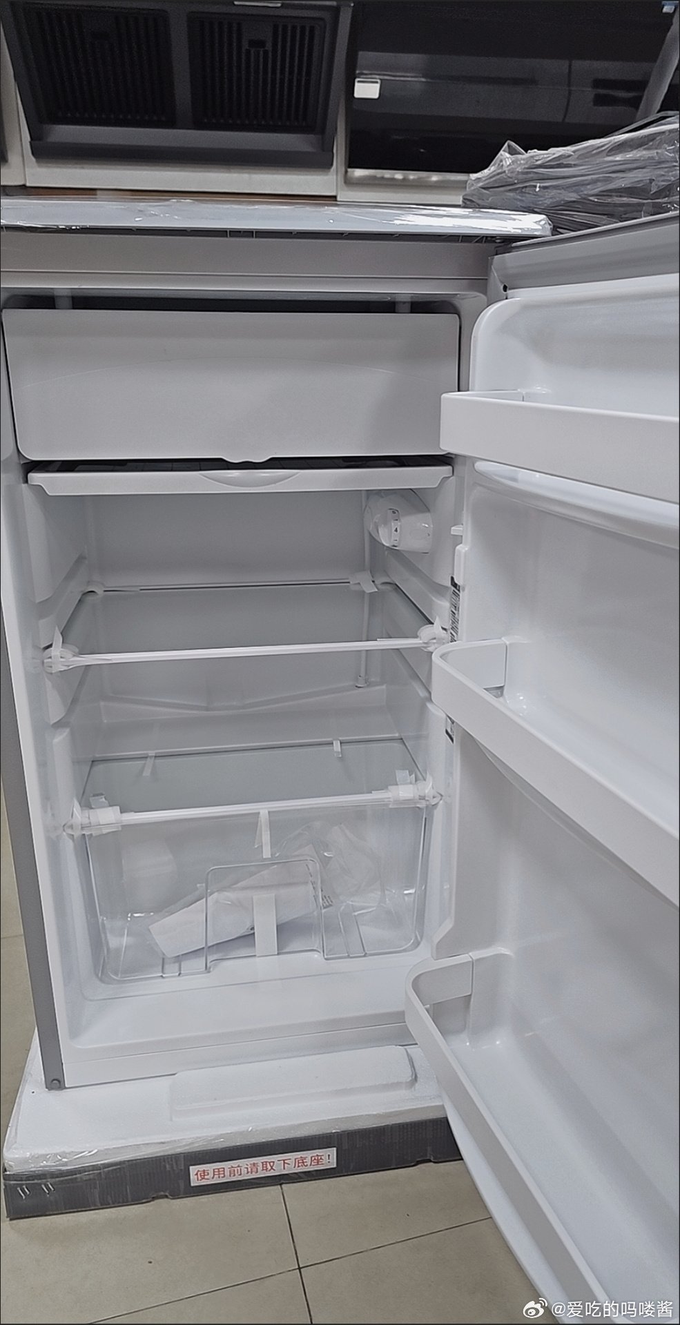 格荔万里行荔枝咒破了  作为一名广东人，吃的荔枝当然是活的啦，早上刚从树枝上摘下