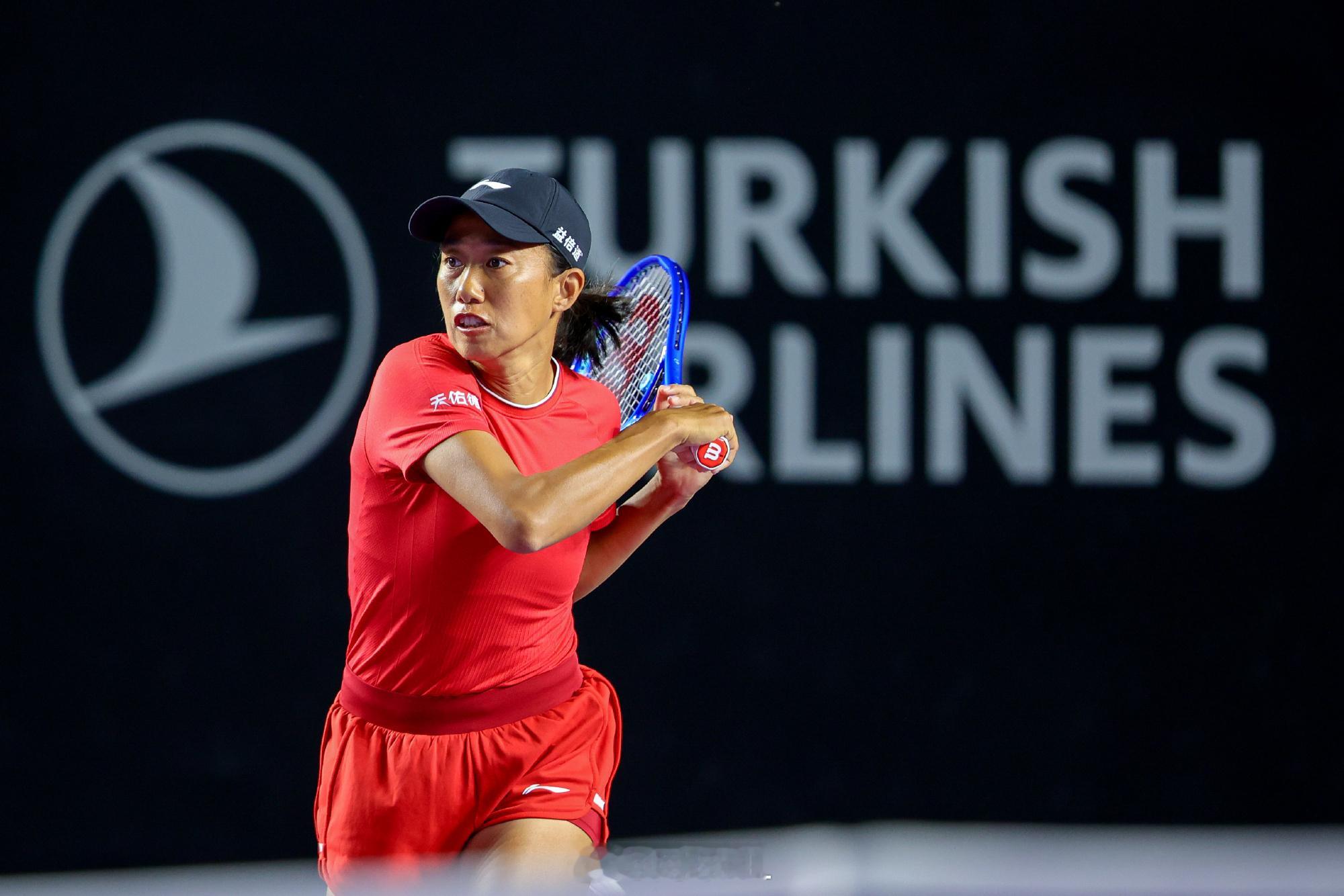 继郑钦文、萨巴伦卡退出斯图加特后，克雷吉茨科娃、陶森也退赛了。张帅直接入围正赛！