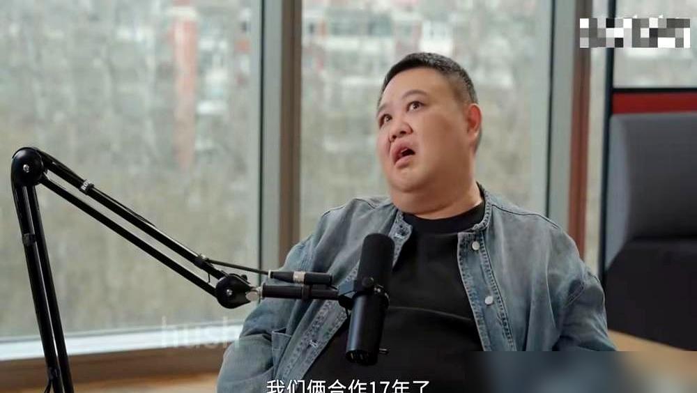 孙越在播客里一句实话，直接把岳云鹏这搭档17年的“亲密”遮羞布给扯了：微信年聊记