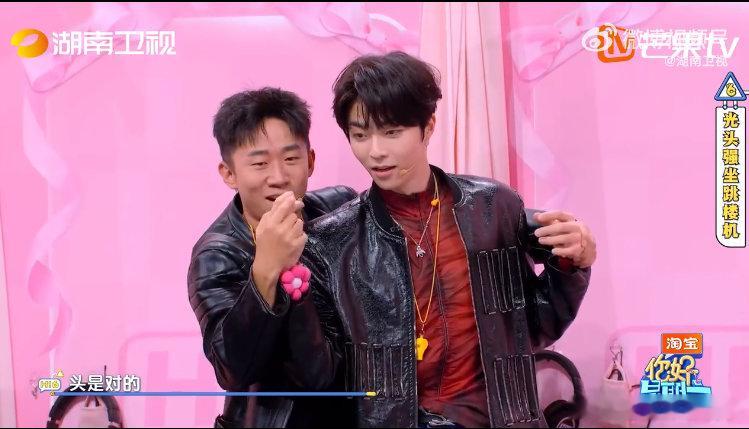 陈立农天花板上到底有谁在啊你好星期六 杨迪画“光头强坐跳楼机”还狂指天花板的光，