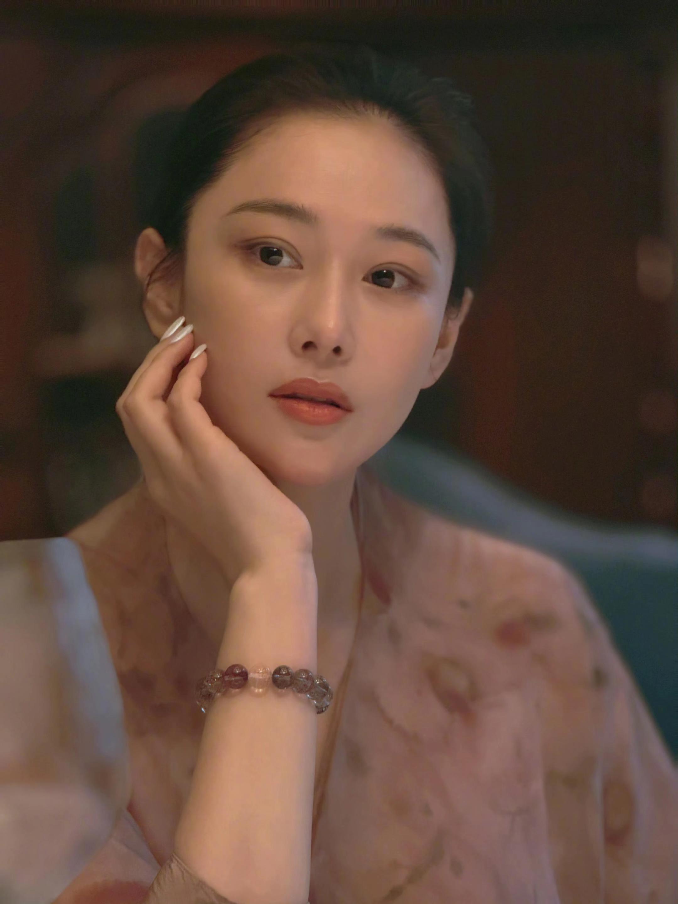张馨予｜绝美江南女子。“许久没回家，我都差点忘了自己是个会说吴侬软语的...