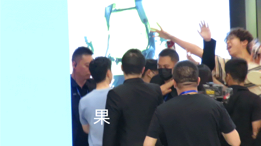 马龙舒化品牌代言人 马龙大好人伊利工作人员：哇他竟然签了一个 ​​​