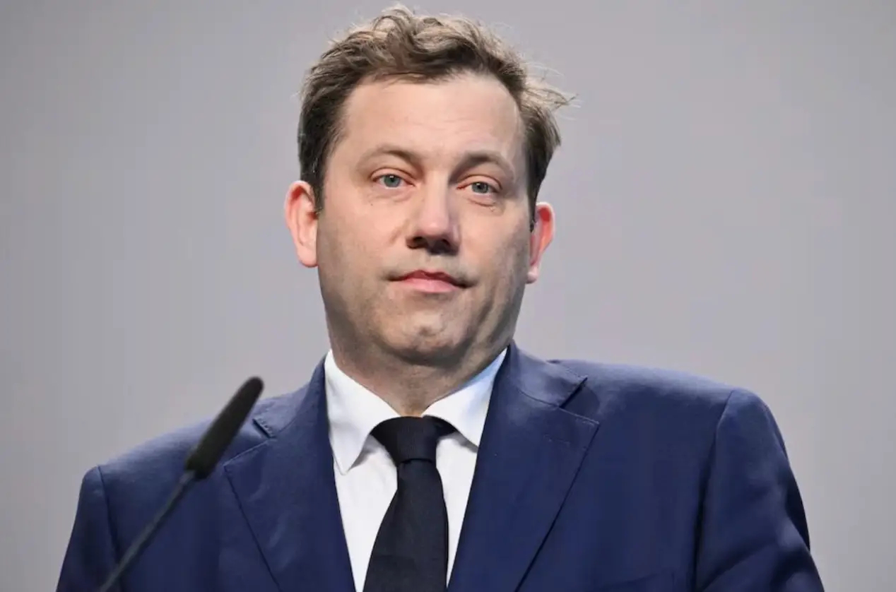 德国副总理克林拜尔近日喊话欧盟，呼吁成员国“全面停止从俄罗斯采购钢铁”。11月6