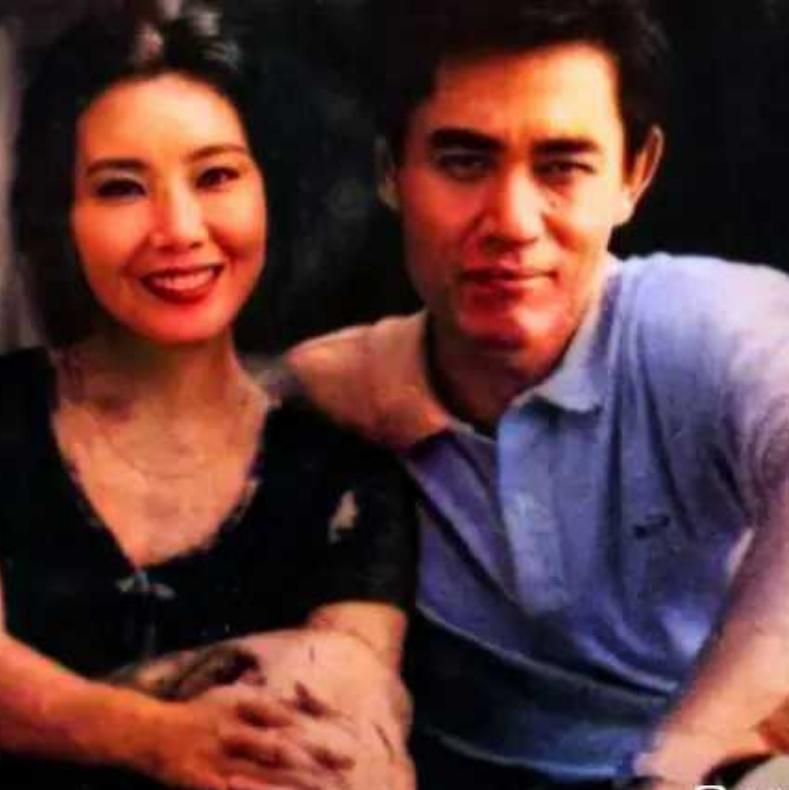 真正的老戏骨，从来不靠流量赚快钱
 
曾有主持人向陈宝国借钱，他坦然坦言自己没钱
