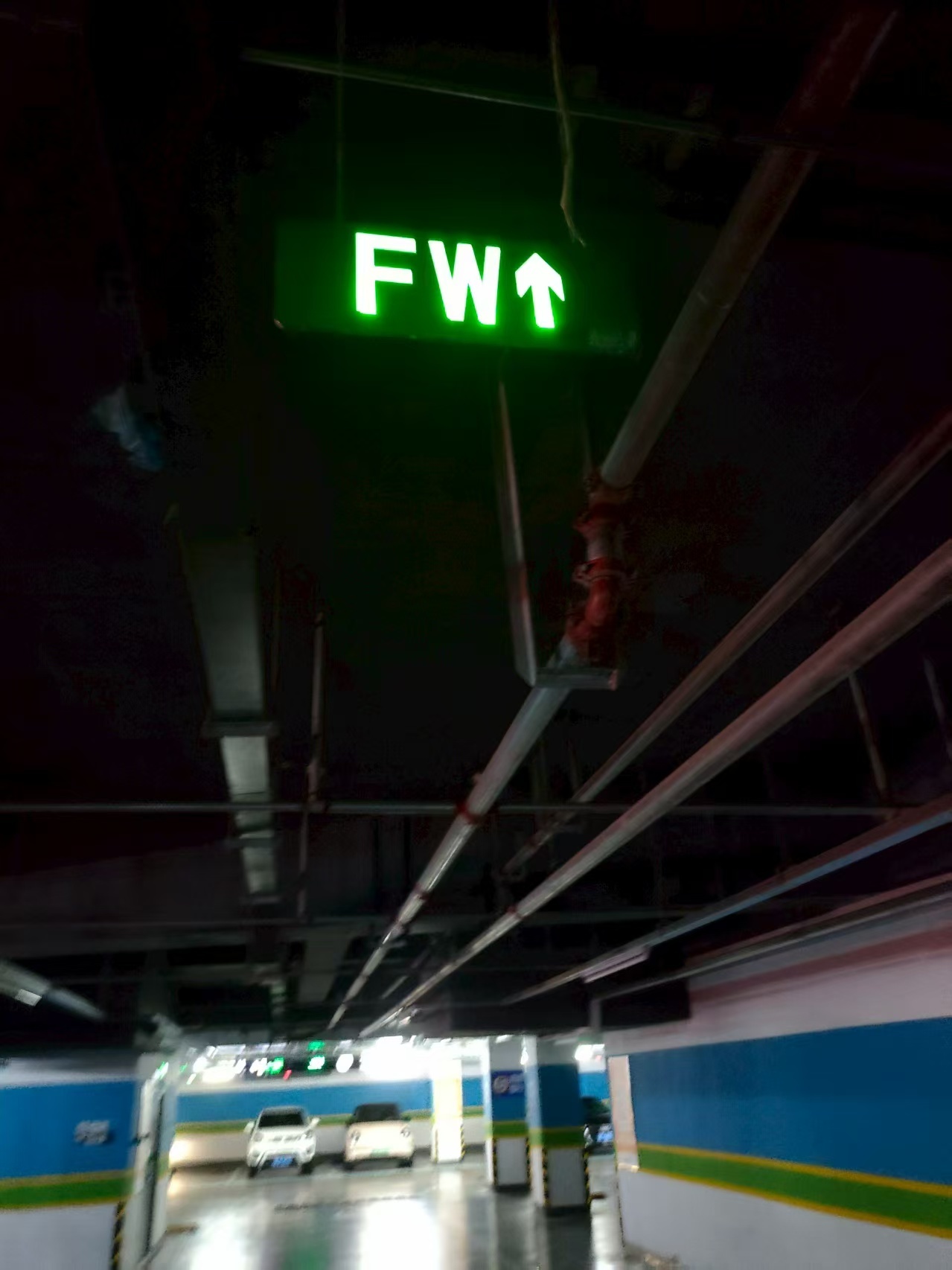 你知道地下车库里的FW是什么意思吗？[笑cry] ​​​