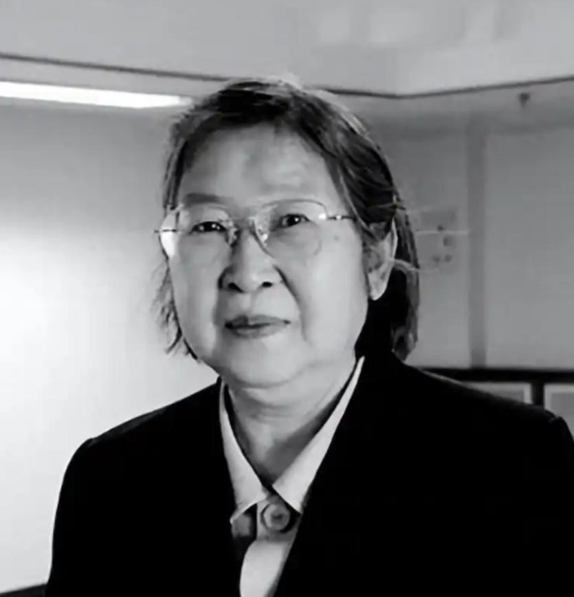 1996年中央军委决定给李敏副军职待遇，她说：我父母是我父母，我是我。感觉自己受