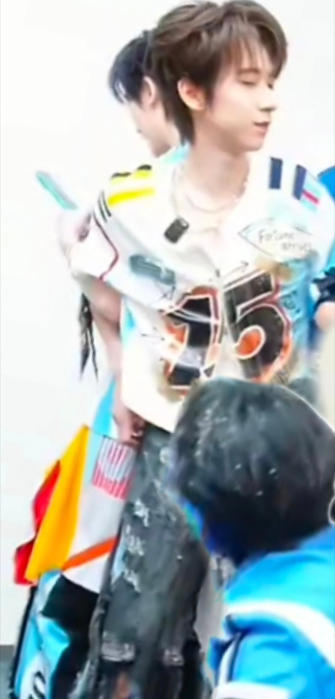 这姿势不对吧！ 