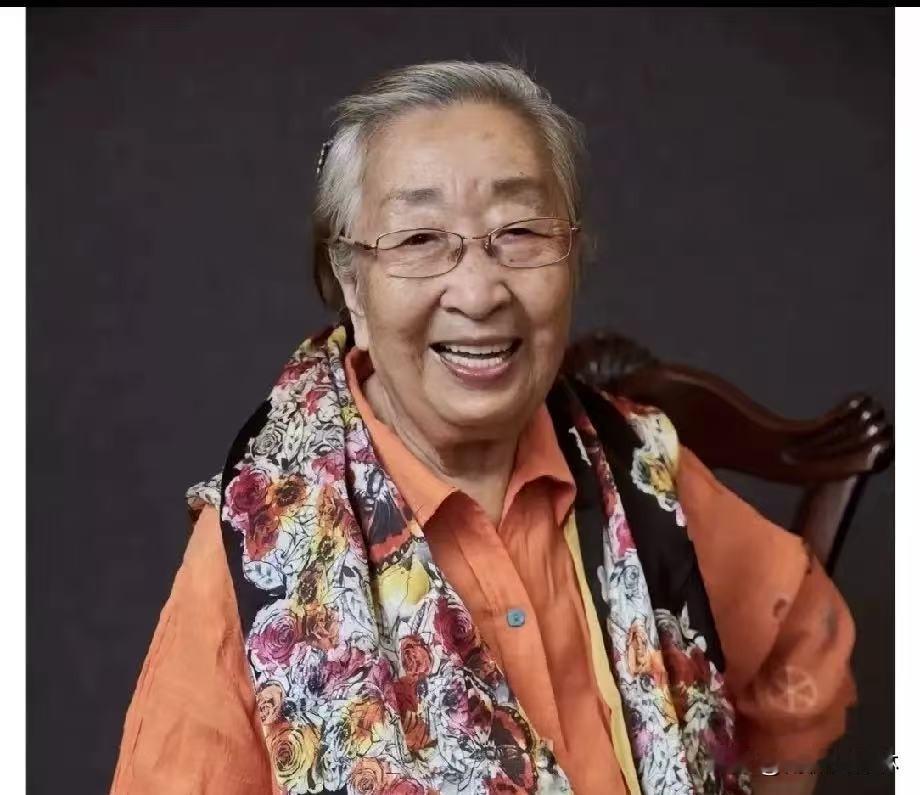 开始有点理解，
什么叫"一个时代在谢幕"了。

9月24日，游本昌走了。
10月