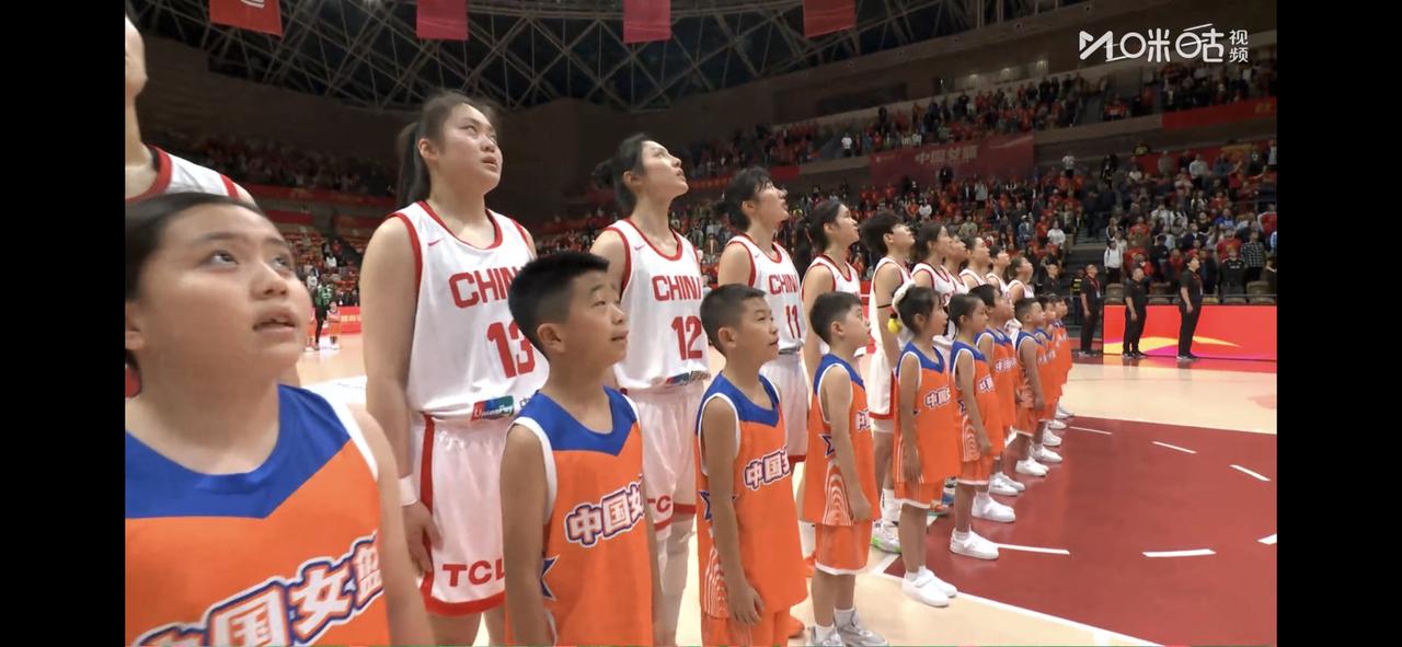 中国女篮与对方战平

50:50！（上半场）

从比分数据来说，两边发挥的都很不
