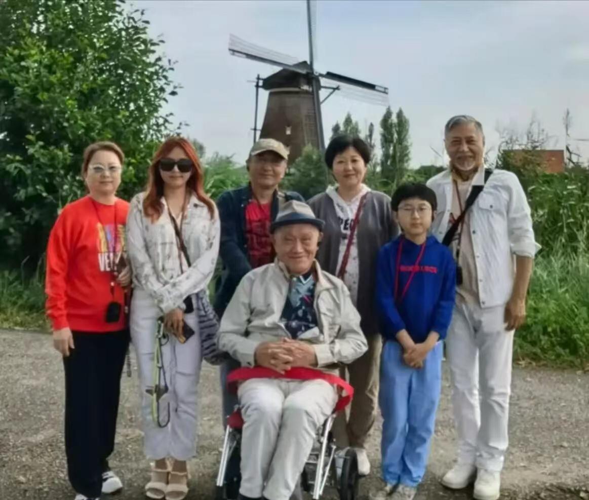 89岁的牛犇老师，送走了66岁的儿子。

今天下午圈内传出噩耗，演员王侃因病去世
