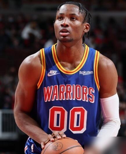 老鹰刚拿了11连胜，是队里2014-15赛季后最长的一波。
这波直接把他们从季