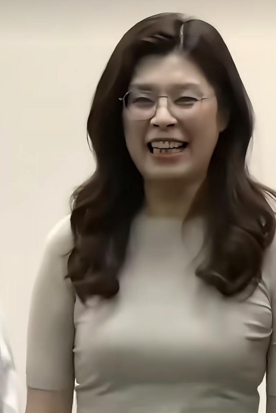 解放台湾不容商量
[烟花]最近，台湾岛内不少机构、媒体针对两岸统一进行民意调查。