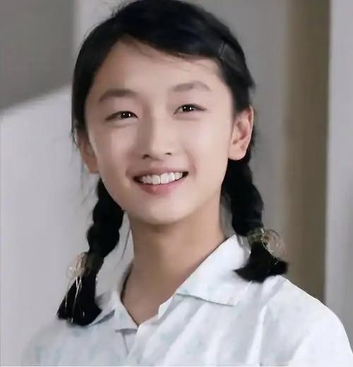 资本喜欢周冬雨不是没有原因，
不是看中了她的流量，也不是吃她的颜，更不是觉得她性