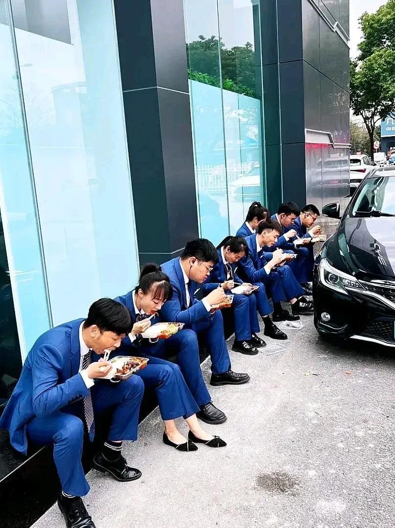 今年做销售的是不是很艰难？

新能源汽车的崛起，国产车电车崛起，导致很多合资车销
