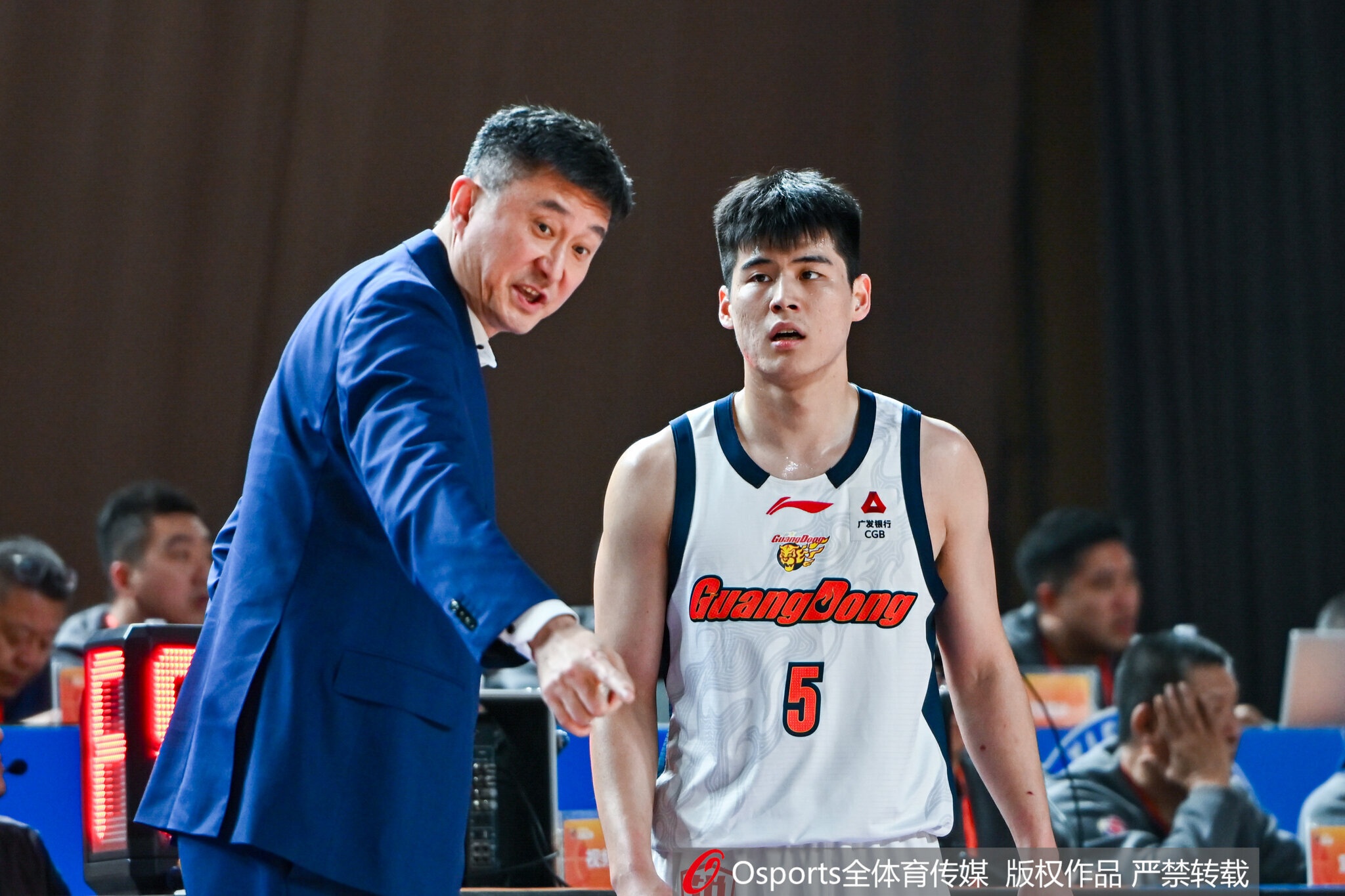 广东25-26赛季常规赛27胜15负联盟第五 季后赛4/1决赛被北京淘汰