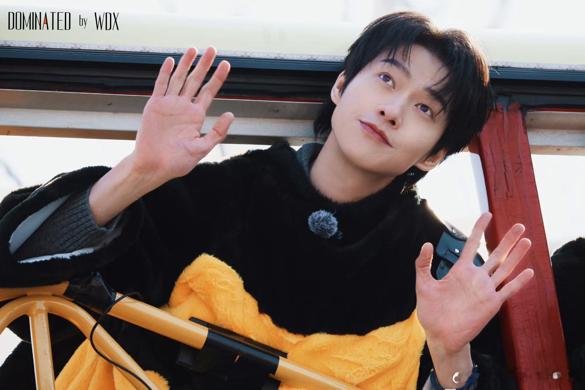 魏大勋极致管理家属情绪那种不急不躁的态度，让粉丝在疯狂的热情和安静的聆听之间自然